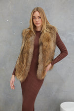 Load image into Gallery viewer, Neesa Raccoon Vest  Natural
