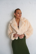 Load image into Gallery viewer, Marlee Faux Fur Jacket Cream (SAMPLE)
