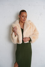 Load image into Gallery viewer, Marlee Faux Fur Jacket Cream (SAMPLE)
